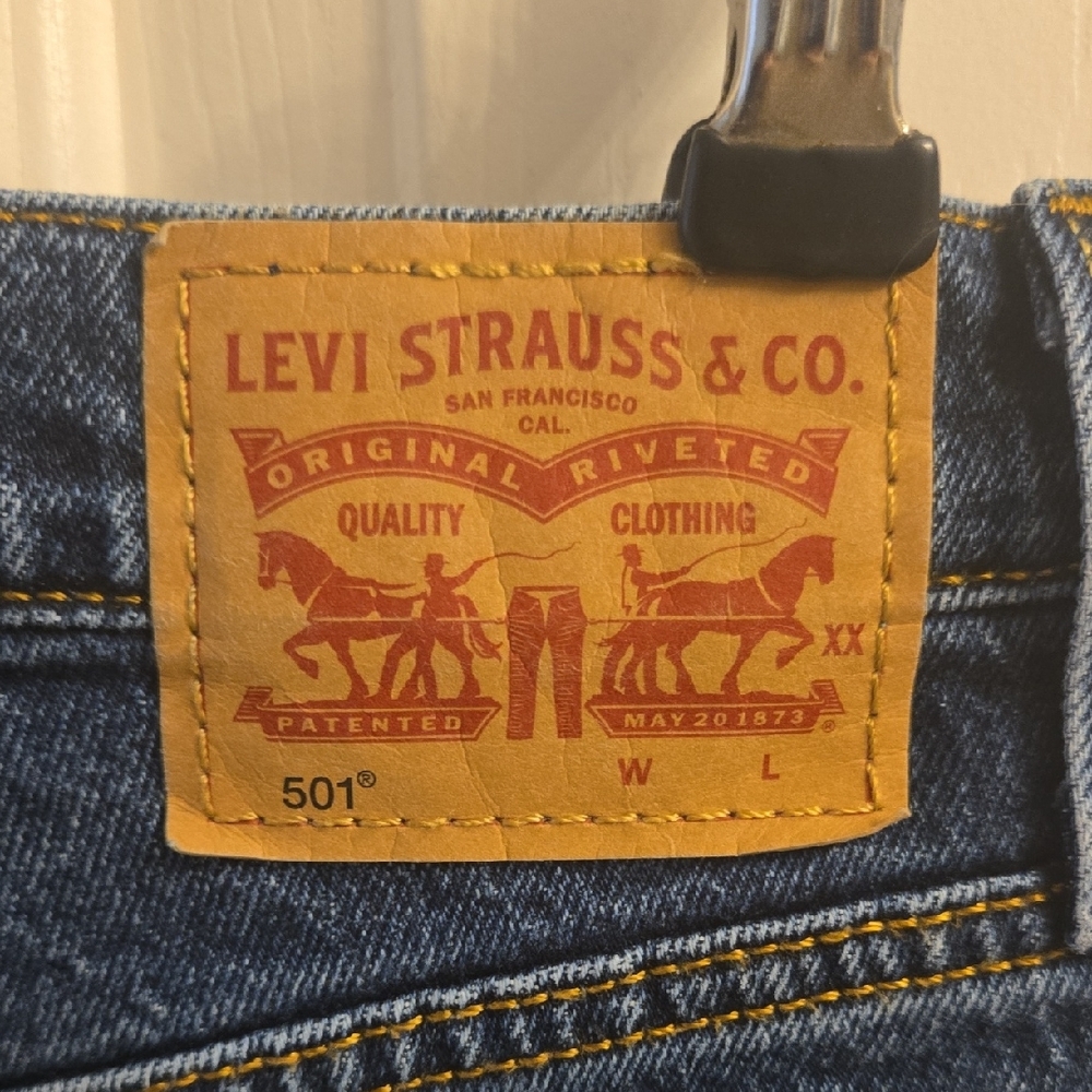 Levi's 501 Denim Distressed Women Shorts Sz 27 - Picture 2 of 4